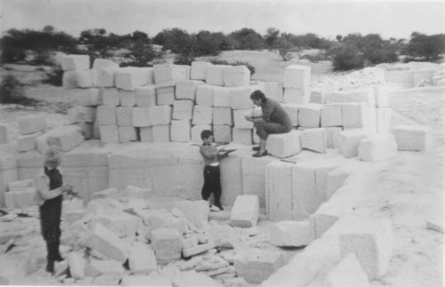 Cutting coquina blocks from a quarry